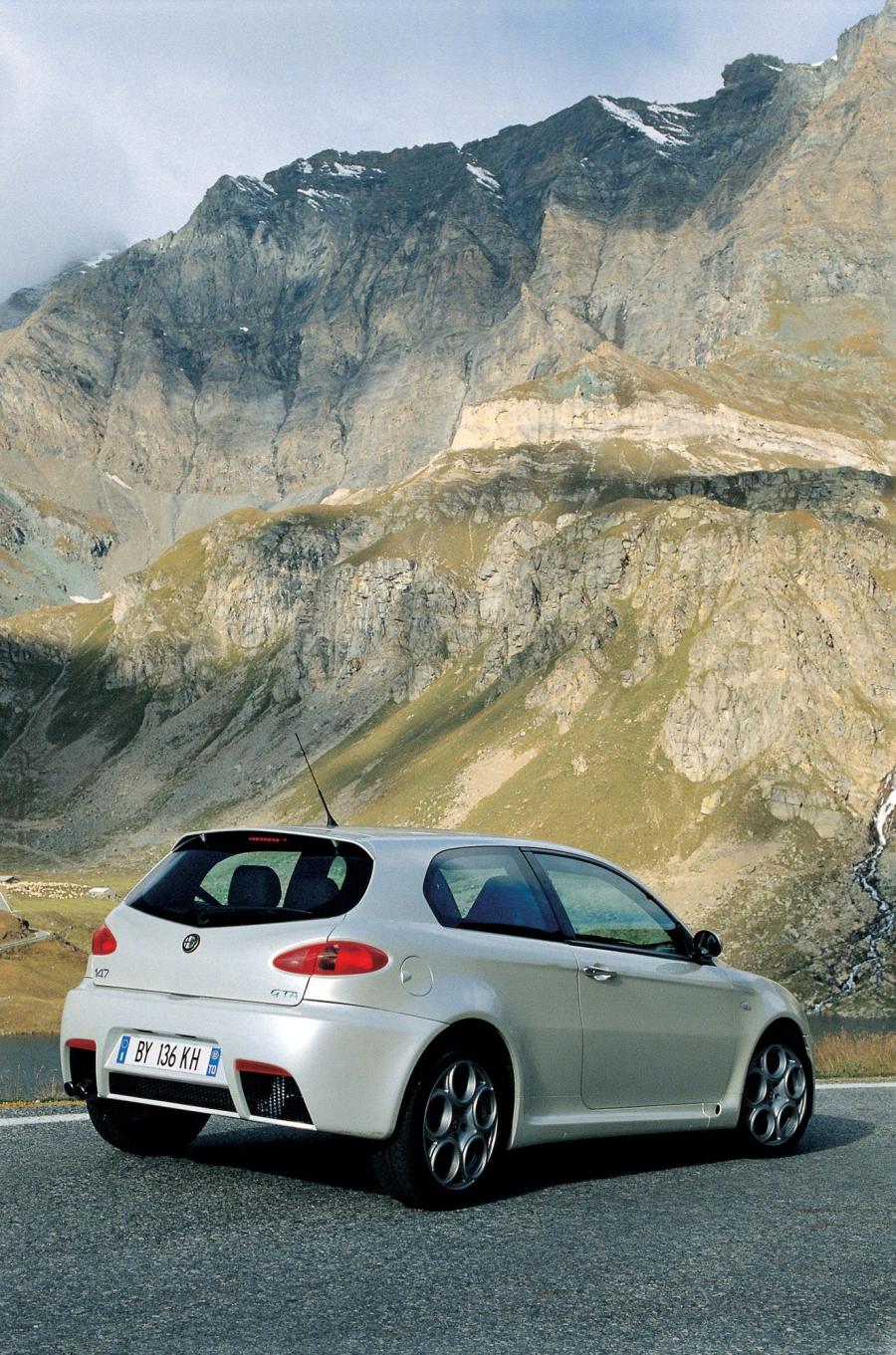  Alfa Romeo 147 GTA 2002 года  (фото 35 из 70)